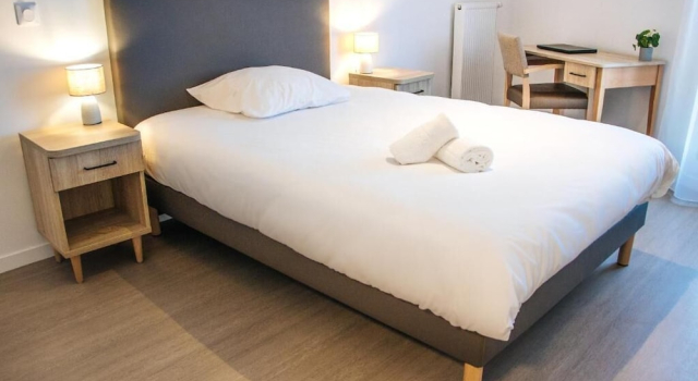 Résidence élentine Carrières-sous-Poissy, Book Guesthouse  