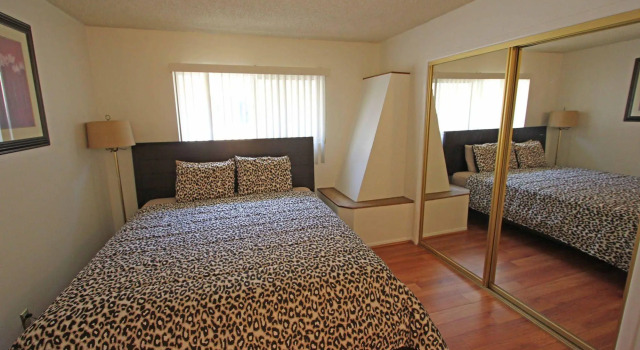 Cozy New Town House Glendale