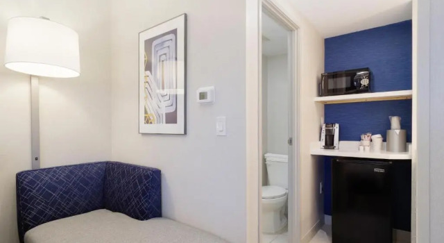 Двухместный люкс Holiday Inn Express & Suites Phoenix - Tempe by IHG