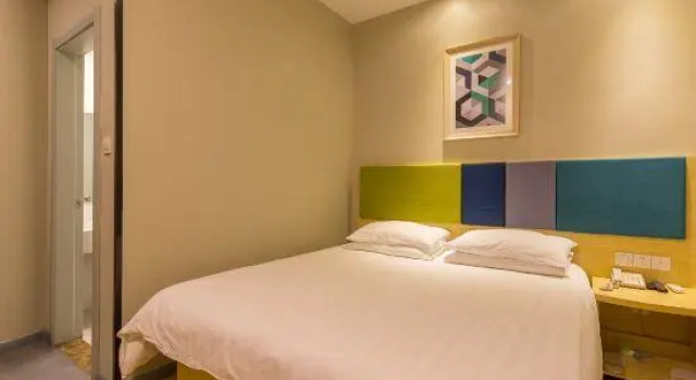 Home Inn (Nanjing Yunnan Road Metro Station Shanghai Road)