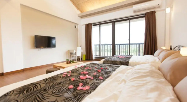 Четырёхместный номер Standard с видом на озеро Summer Rocker Villa