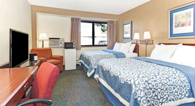 Четырёхместный номер Standard Days Inn by Wyndham Fort Collins