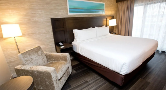 Двухместный номер Standard с балконом и с видом на реку Holiday Inn Hotel Peterborough Waterfront by IHG