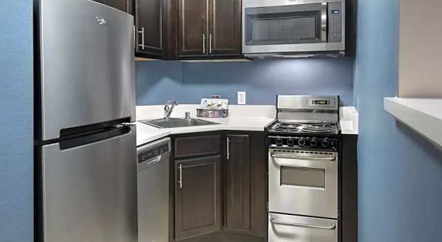 Четырёхместный люкс с 2 комнатами Residence Inn Bethesda Downtown