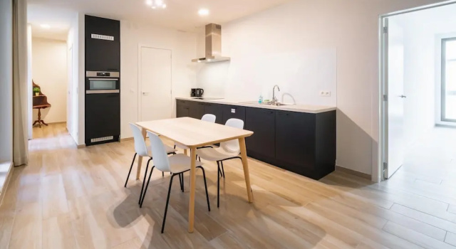 Comfy Stay for 10 Near Antwerp Station, Забронировать Апартаменты/квартира Антверпен провинция Антверпен, рядом с Museum Mayer van den Bergh