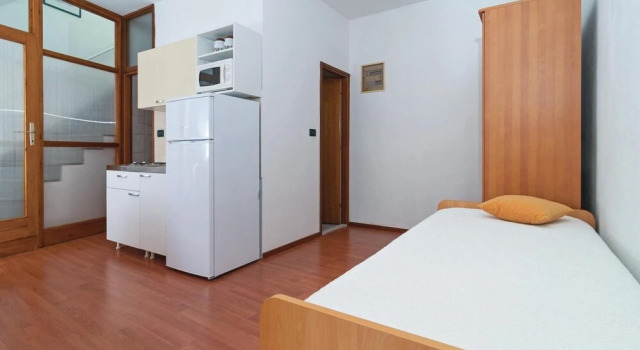 Beautiful Home in Stobrec With Wifi and 0 Bedrooms, Rezerwuj Hotel Hotele w Split-Dalmatia County z parkingiem, Parking