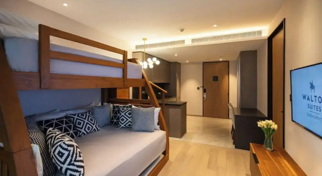 Семейный номер Standard с балконом Walton Suites Sukhumvit