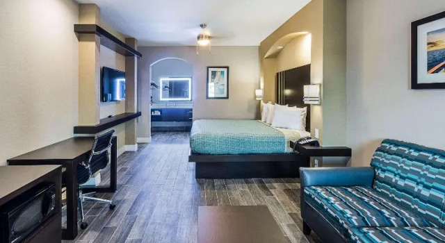Люкс Econo Lodge Inn & Suites Houston NW-Cy-Fair