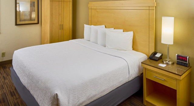 LivINN Hotel Minneapolis South / Burnsville, Varaa Hotelli Hotellit Minnesota pysäköinnillä, Pysäköinti