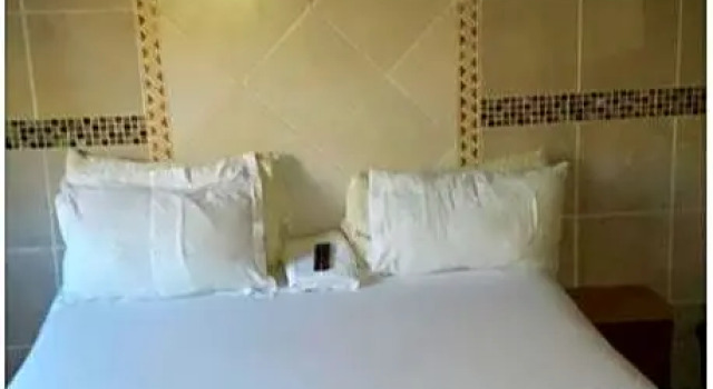 Люкс Economy Legacy Guest Lodge