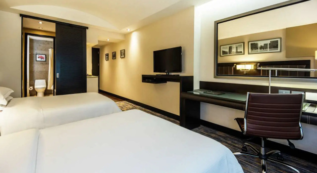 Четырёхместный номер Executive Hilton Bogotá