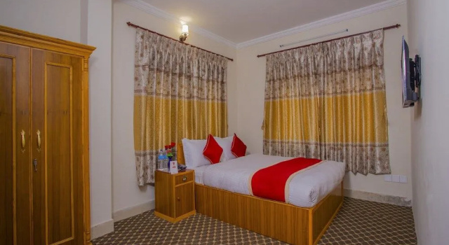 OYO 293 Royal Bouddha Hotel, Забронировать Отель Отели Boudhha с завтраком, Завтраки