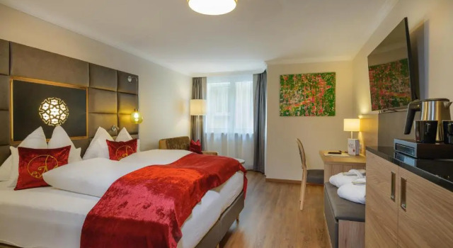 Двухместный номер Classic Hotel Norica - Thermenhotels Gastein mit dem Bademantel direkt in die Therme