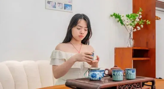 Люкс Deluxe Zhonghui Fashion Hotel Maoming