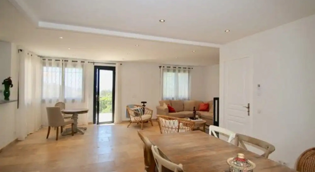 Inviting Holiday Home in La Croix Valmer With Swimming Pool