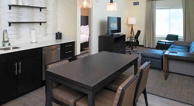 Четырёхместный люкс c 1 комнатой Residence Inn by Marriott Bakersfield West