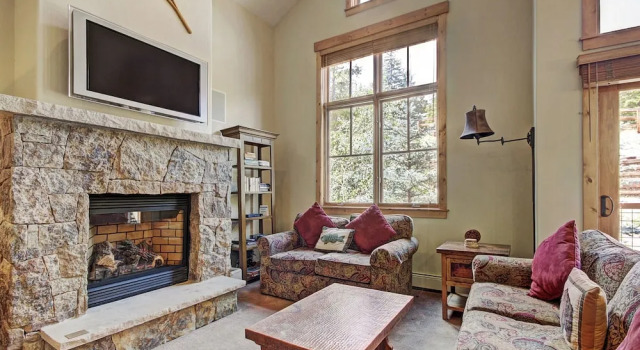 Номер Standard с 2 комнатами Soaring Ceilings + Mins To Gondola/apres-ski - 2br Sleeps 6 2 Bedroom Townhouse by RedAwning