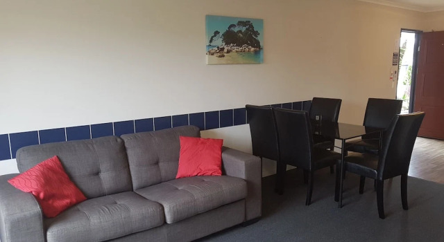 Семейные апартаменты с 2 комнатами Palm Court Motel