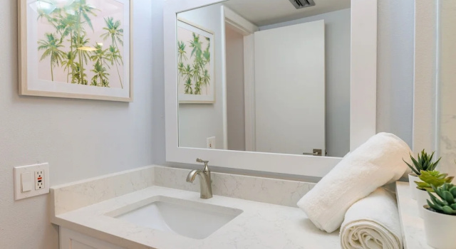 Апартаменты с 2 комнатами oceanfront Chateau by the Sea - Cocoa Beach Oceanfront Pet-Friendly Condos with Rooftop Deck & Heated Pool