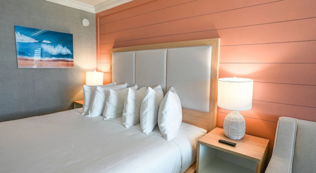 Номер Standard с красивым видом из окна Spray Beach Oceanfront Hotel
