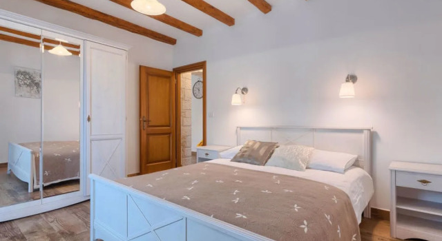 Juste & Roza, Забронировать Отель Отели Жминь 4 звезды, 4*