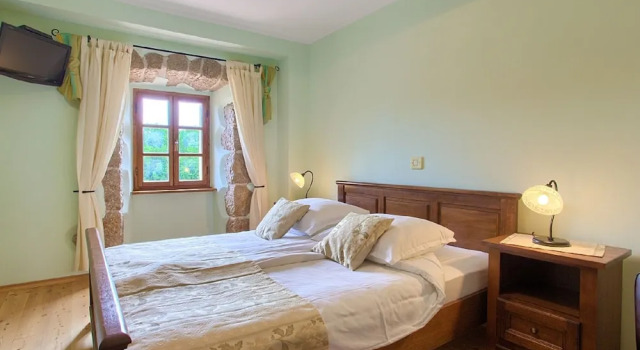 Attractive Villa in Kras with Swimming Pool, Varaa Villa Hotellit Kvarner Islands uima-altaalla, Uima-allas