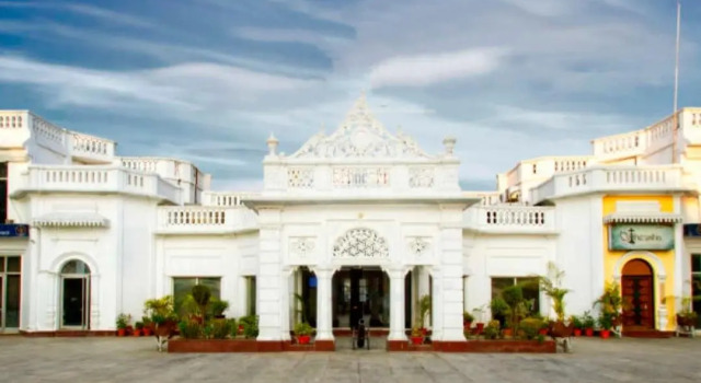 Hotel Deep Palace