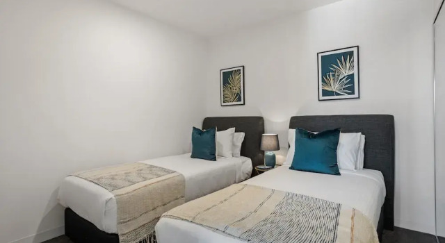 Executive 2-bed With Stadium View, Great Amenities