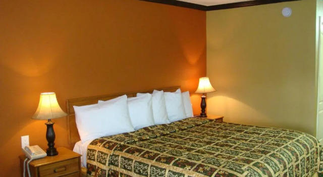 Sunset Inn Lake Oroville, Buchen Sie Hotel Oroville Kalifornien