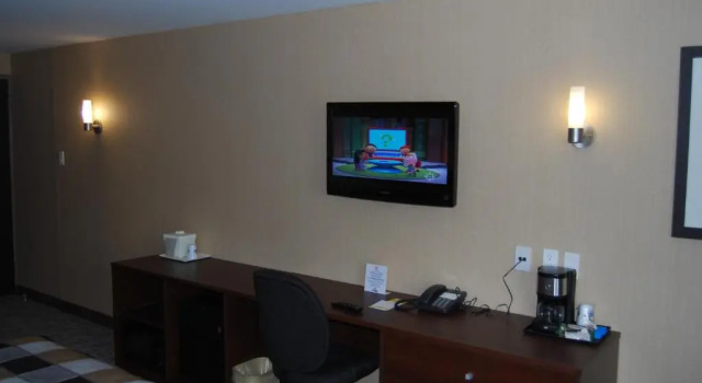 Четырёхместный номер Standard Days Inn by Wyndham Brampton