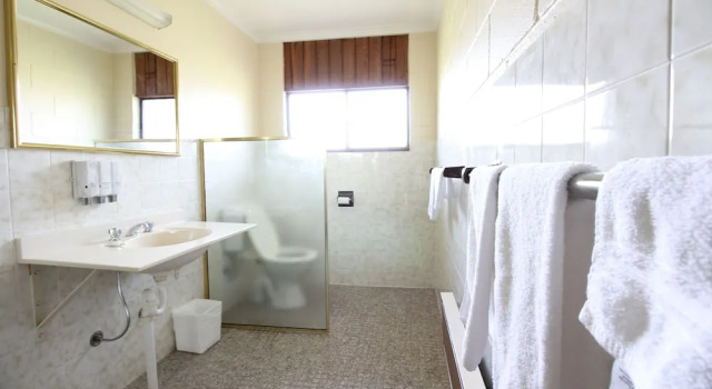 Шестиместный номер Standard с 2 комнатами Snowy Mountains Resort and Function Centre