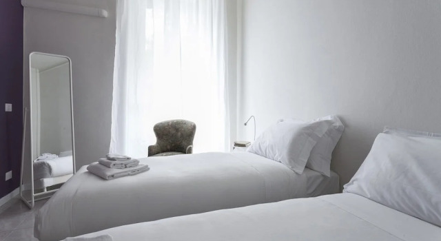 MI-ARGO39A1 - Argonne 39, Book Hotel Milan Lombardy
