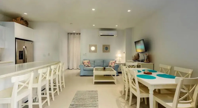 Waykiri Modern Condo 3 Bed 2 Bath Walk to Marriott, Varaa Huoneisto Hotellit Palm Beach. pysäköinnillä, Pysäköinti