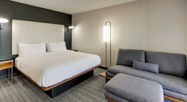 Двухместный номер Standard с балконом Courtyard Lexington South/Hamburg Place