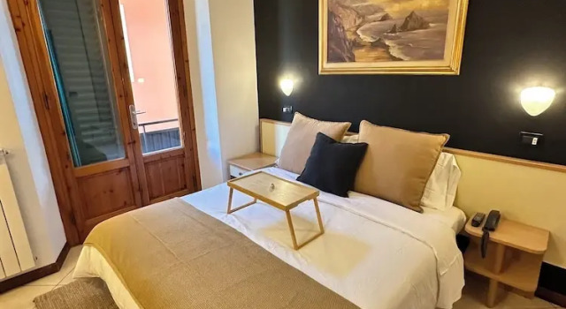 Двухместный номер Classic с балконом и с видом на горы Hotel La Riviera