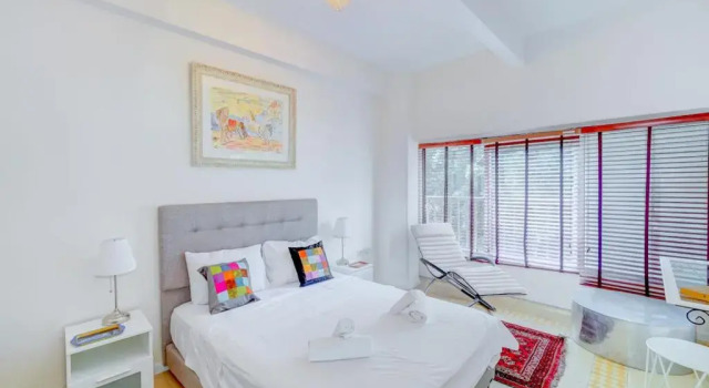 Charming spacious 4BR apt near the sea, Забронировать Отель Тель-Авив Тель-Авивский округ, рядом с Площадь Рабина