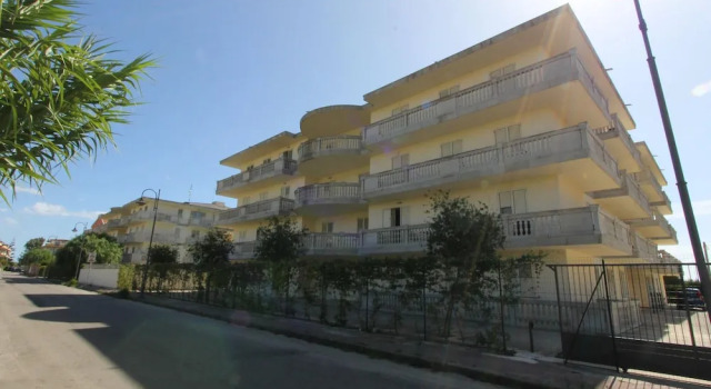 Apartment With one Bedroom in Caulonia Marina, With Pool Access, Furnished Balcony and Wifi - 100 m From the Beach, Book Lejlighed Lejligheder i Caulonia, Lejlighed