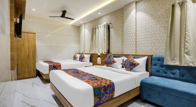 Номер Standard FabHotel Regal Residency