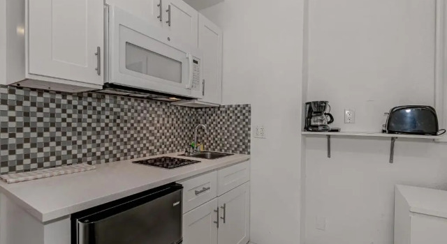 Студия с видом на бассейн Beach Front Studio Miami Beach
