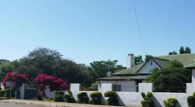 La Residence Executive Guest House, Book Guesthouse Hotels in Livingstone with Parking, Parking