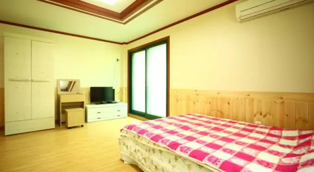 Студия Standard Bluesky Pension