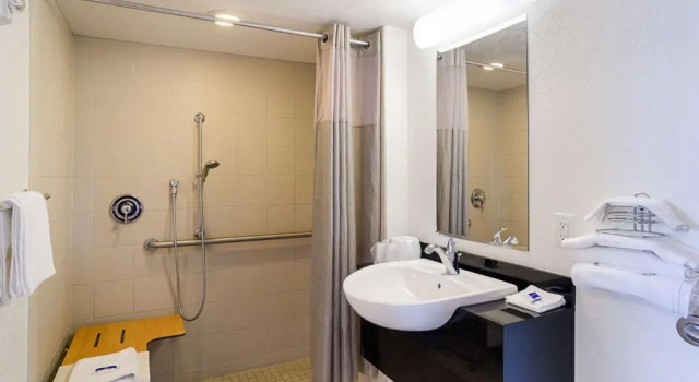 Четырёхместный номер Deluxe Motel 6- Denver, CO Downtown