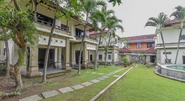 RedDoorz Plus near Seminyak Square