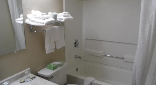 Четырёхместный номер Standard Super 8 by Wyndham Dunbar/Charleston Area