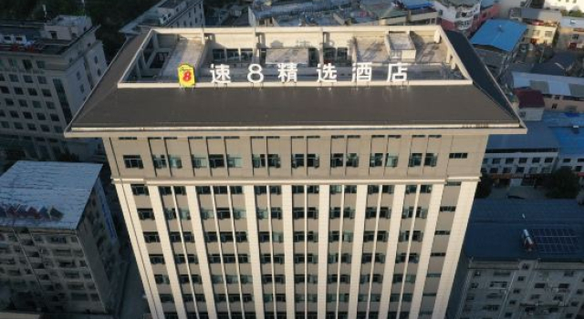 ​Super 8 Select Hotel