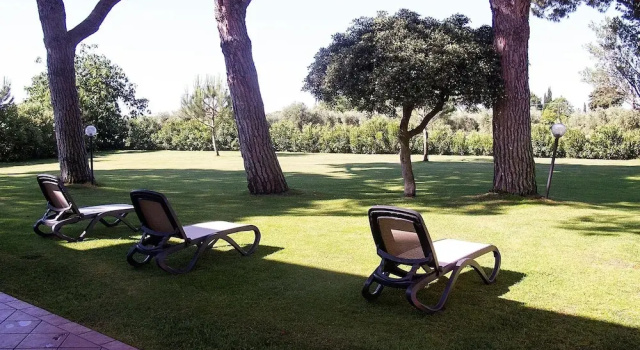 Azienda Agrituristica Pavone, Забронировать Отель Отели Кастильоне-делла-Пеская с парковкой, Парковка