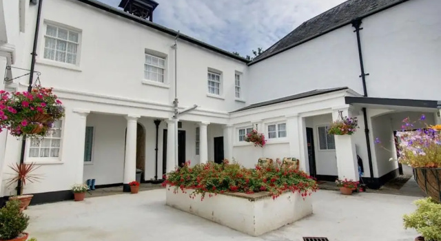 Stunning, Luxury Holiday Home With Covered Swimming Pool and Billiards Table in Barnstaple