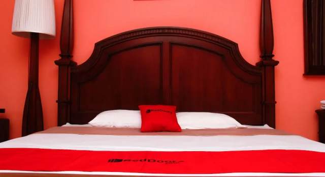 Premium Zimmer RedDoorz @ Sersan Bajuri