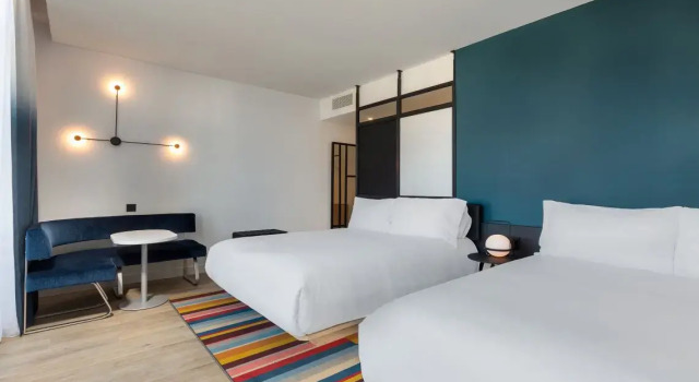 Четырёхместный семейный номер Standard Aloft by Marriott Dijon