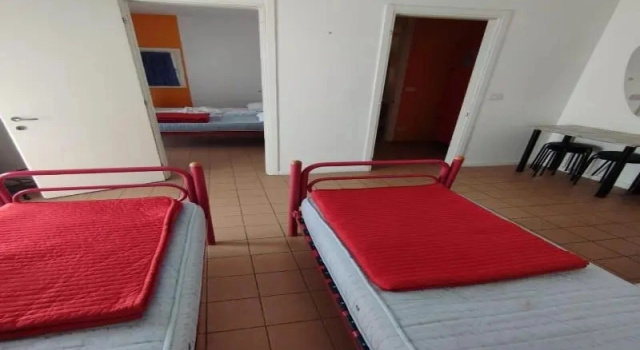 (camerata femminile) letto in camerata con balcone Ostello Torino